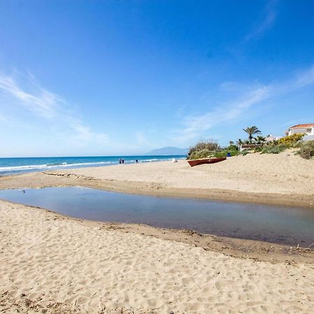 Perfectly Located Beachside Apartment In Elviria Marbella Kültér fotó