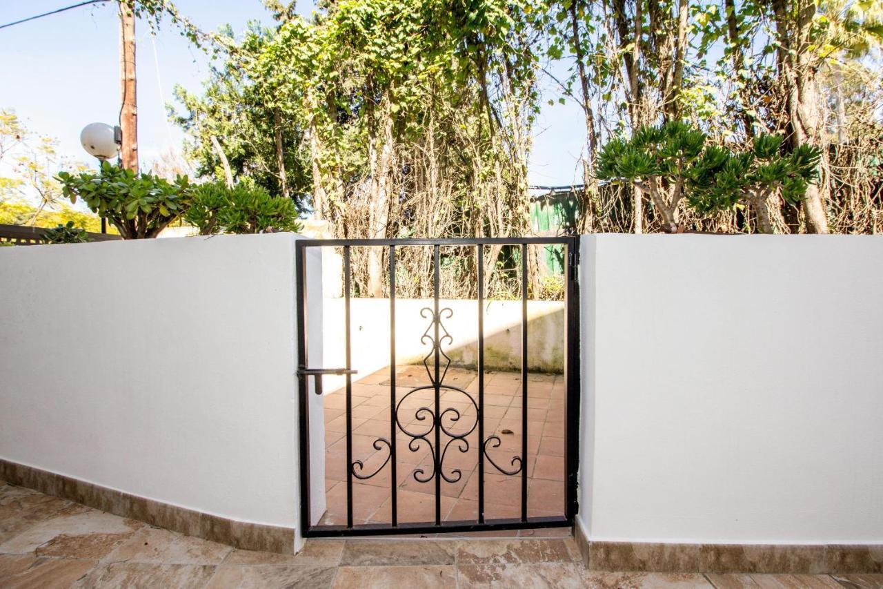 Perfectly Located Beachside Apartment In Elviria Marbella Kültér fotó